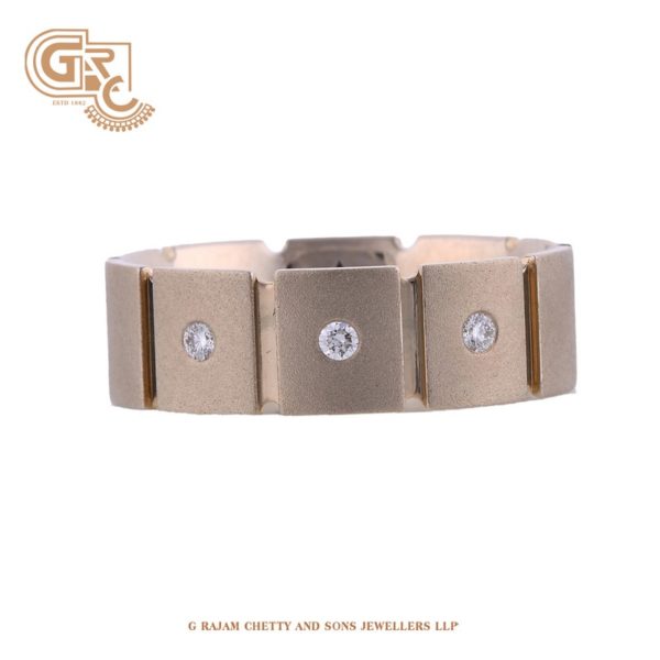 Debonair diamond ring