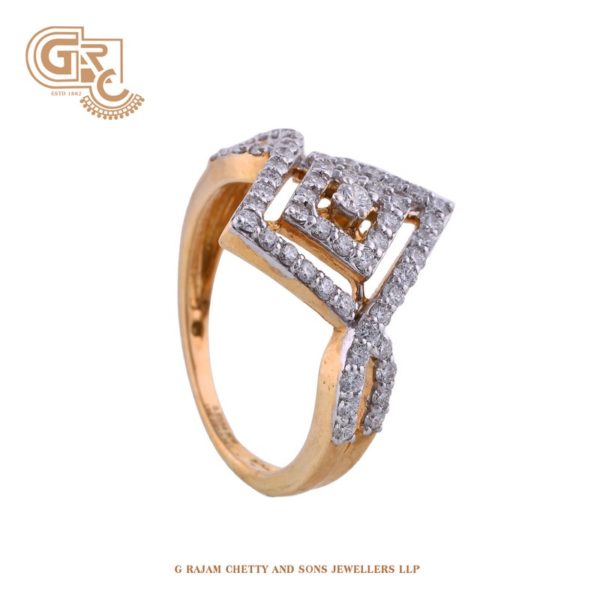 Regal diamond ring
