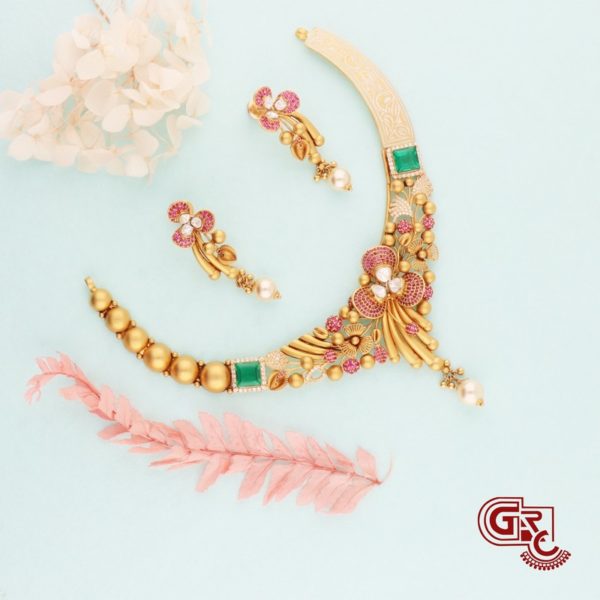 NECKLACE NECKLACE