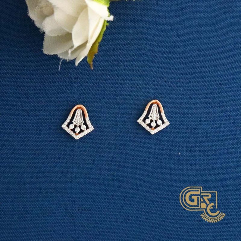DIAMOND STUDS 18KT