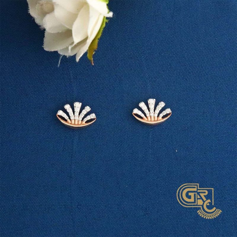 DIAMOND STUDS 18KT