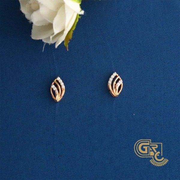 DIAMOND STUDS 18KT
