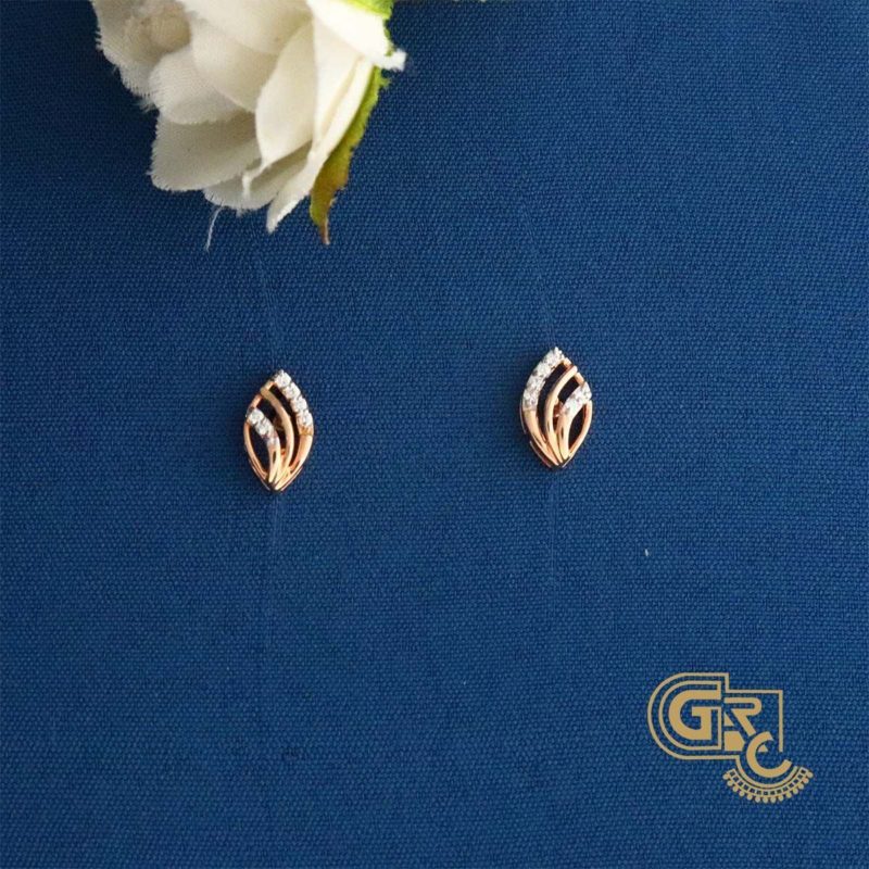 DIAMOND STUDS 18KT