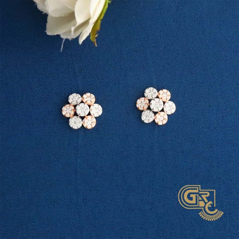 DIAMOND STUDS 18KT