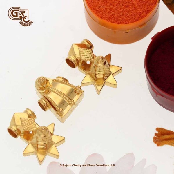 Kizhe Nokkia Thulasi Mangalyam Kizhe Nokkia Thulasi Mangalyam