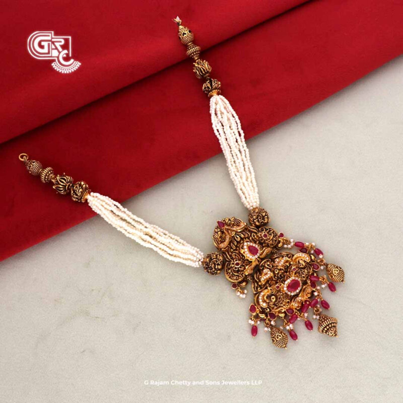 White Beads Color Gleaming Stone Necklace