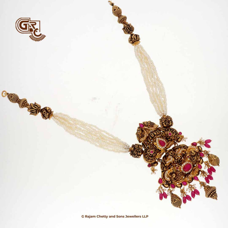 White Beads Color Gleaming Stone Necklace