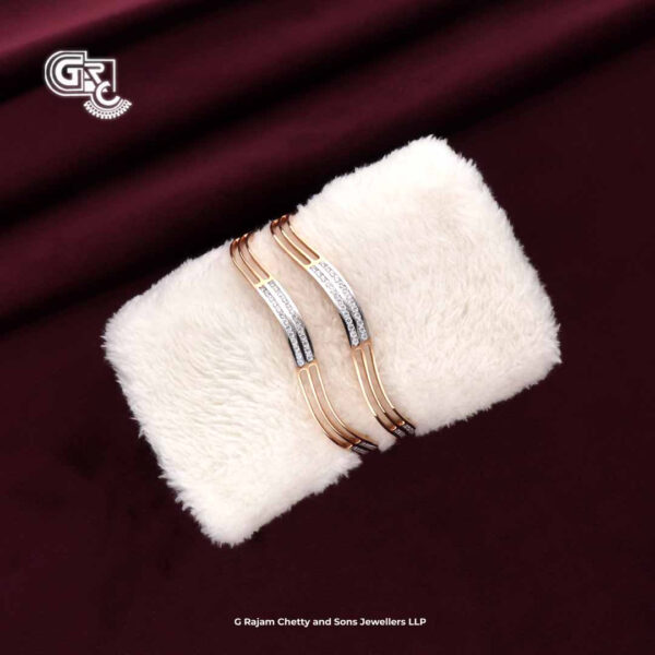 Stone Glitering Fancy 18K Rose Gold Bangles Stone Glitering Fancy 18K Rose Gold Bangles
