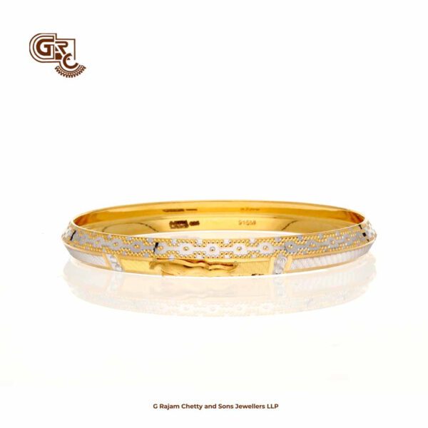 Elegant Engravings Jaguar Rodium Polish Gents Bracelet Elegant Engravings Jaguar Rodium Polish Gents Bracelet