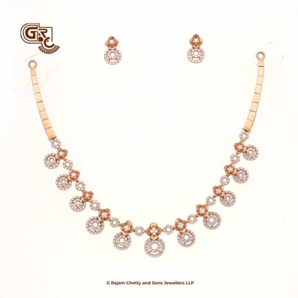Glittering Stone Fancy 18K Necklace With Earring Glittering Stone Fancy 18K Necklace With Earring