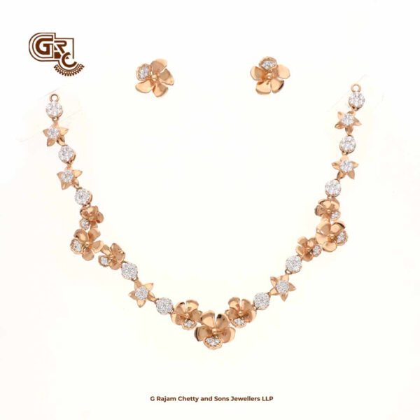 Floral Glittering Stone Fancy 18K Necklace With Earring Floral Glittering Stone Fancy 18K Necklace With Earring