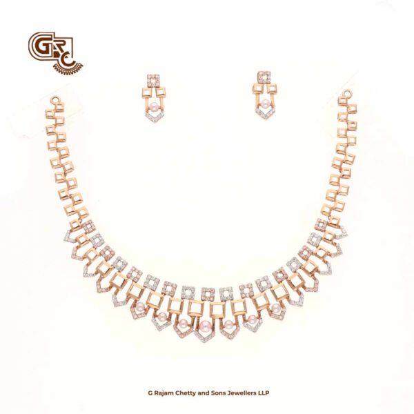 Glitter Stone Fancy 18K Necklace With Earring Glitter Stone Fancy 18K Necklace With Earring