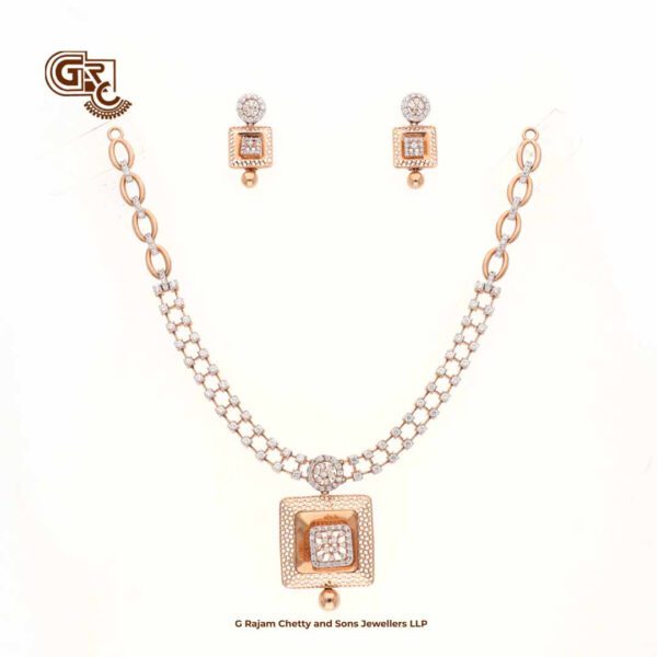 Glitter Stone Pendant Fancy 18K Necklace With Earring Glitter Stone Pendant Fancy 18K Necklace With Earring