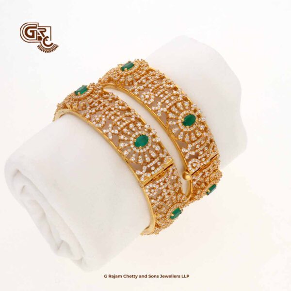 Glittering Stone Luxury Elegant Bangle Glittering Stone Luxury Elegant Bangle
